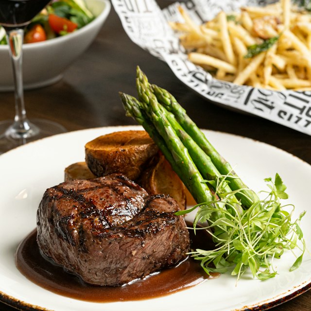 Plated filet mignon with asparagus